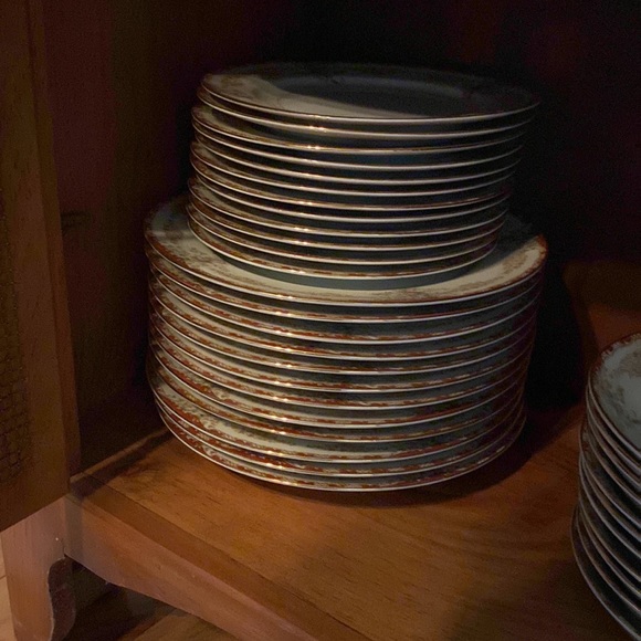 china dinner ware Gold trim n flowered pattern BREAKABLE ONLY LOCAL DELIVERY!!! - Picture 7 of 16